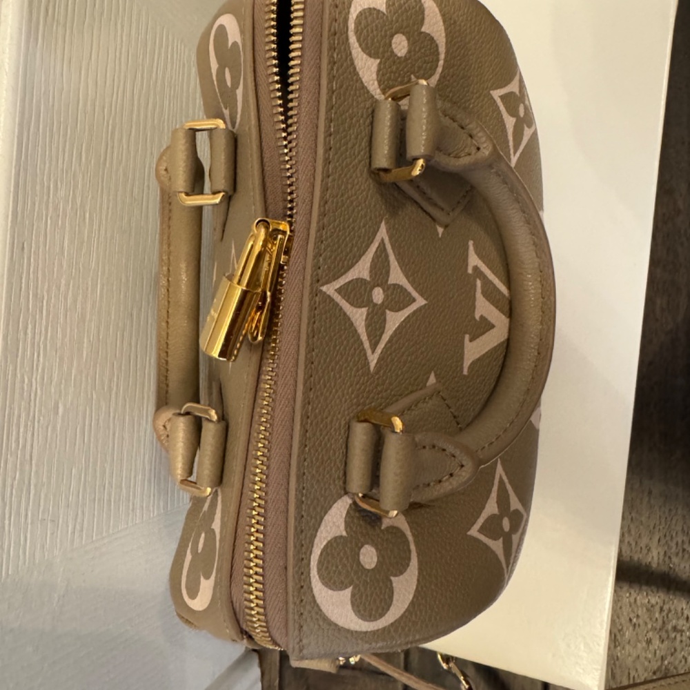 Authentic Louis Vuitton Speedy 20 - Picture 2 of 7